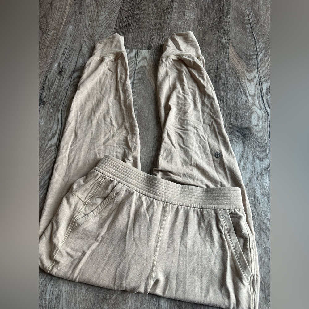 Like New Lululemon Tan Joggers, Size 6, 25”